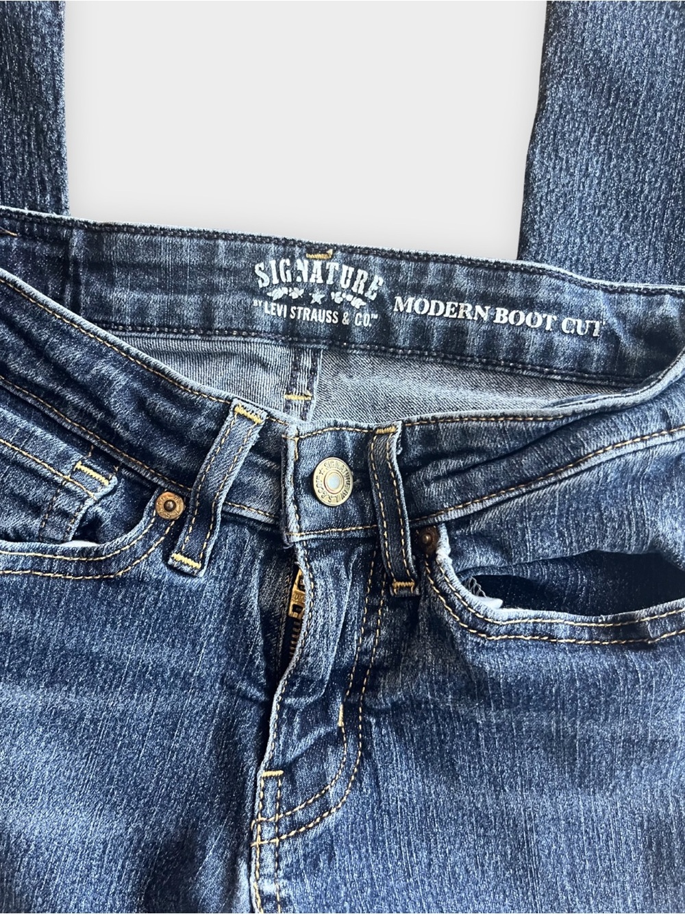 Levi’s Signature Low Rise Bootcut Jeans Dark Wash Vintage Y2K Size 4M - Picture 3 of 5